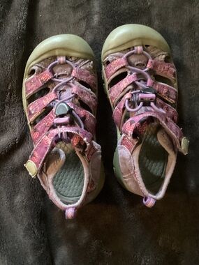 Girls Keen pink ladybug strap sandals size 12.